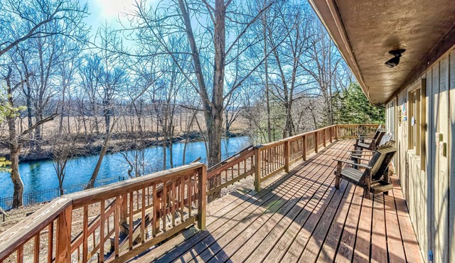 Peaceful Niangua River Retreat