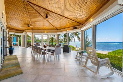 Peaceful Ocean Front Beach House in Bodden Town