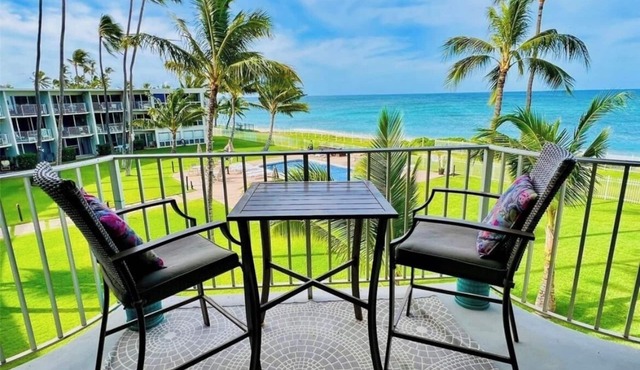 Peaceful, oceanfront,1-bedroom condo with AC, WiFi, on the west coast of Oahu.