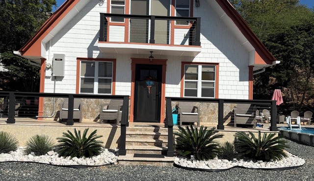 Peaceful Paradise - Remodeled 2 story Chalet on a secluded block. A hidden Gem!