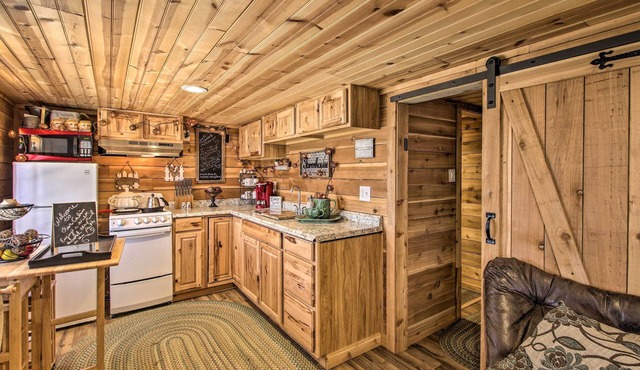 Peaceful Pet-Friendly Franklin Cottage on 15 Acres