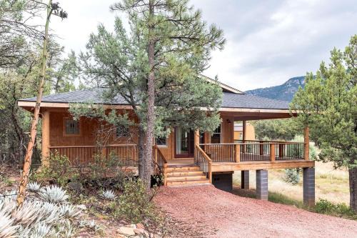 Peaceful Pine Peak Cabin | Forest & Mountain Views