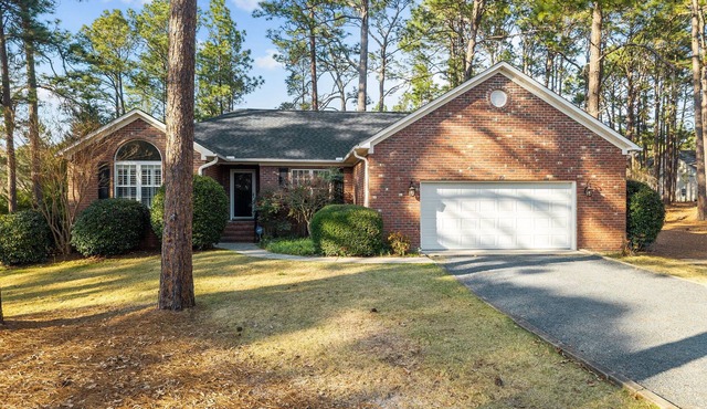 Peaceful Pinehurst Retreat, 3BR Home Near Resort Golf, Sleeps 8, Private Deck