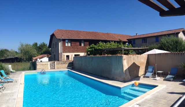 Peaceful private base in Pyrenees, large pool, perfect for outdoor enthusiasts