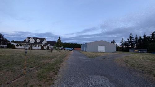 Peaceful Private Room & Bath with AC, Mountain View
