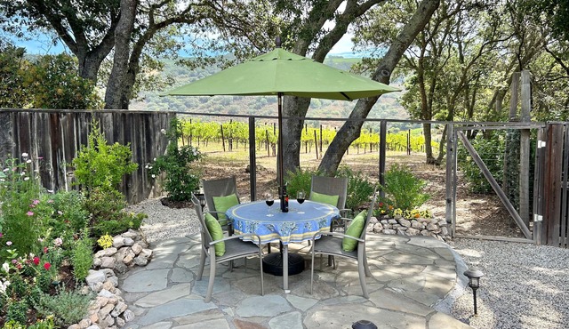 Peaceful & Private Vineyard View Studio near Wineries, Restaurants, Hiking