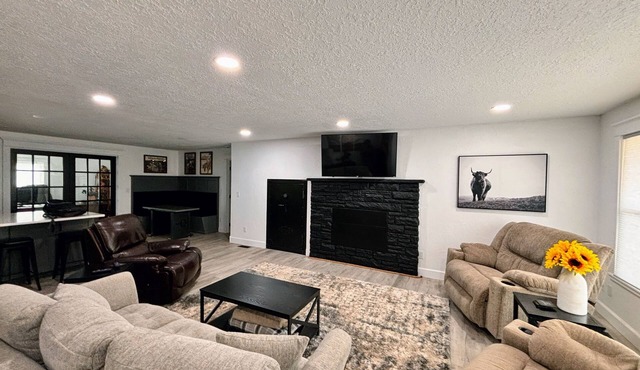 Peaceful Ranch Stay – Horse Stalls, Sunset Views & Country Comfort