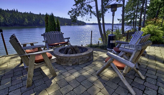 Peaceful & Relaxing Waterfront Retreat on a Deepwater Cove with Wildlife Viewing