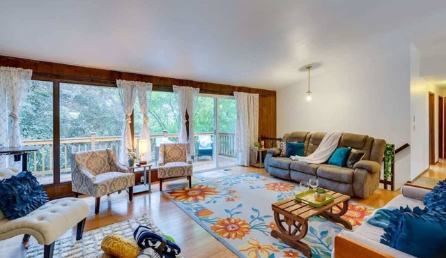 Peaceful Retreat Serene Lake Forest Park House