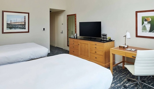 Peaceful Retreat in Berkeley Marina! 3 Posh Units, Near César Chávez Park!