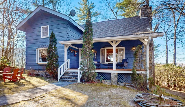 Peaceful retreat with stunning mountain views and modern amenities