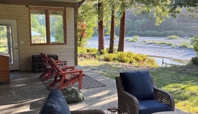 Peaceful Riverfront Home - Hot Tub/EV Charger