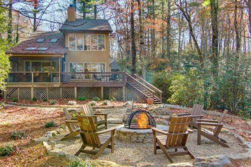 Peaceful Sapphire Cabin with Mountain Views