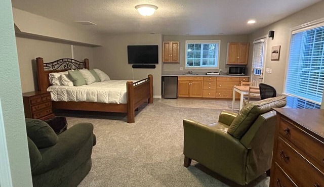 Peaceful studio close to town - Only 20 minutes to U of O!