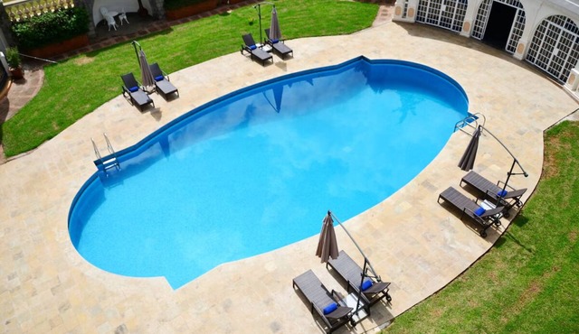 Peaceful Suite Perfect for Family Relaxation and Comfort | Free Parking
