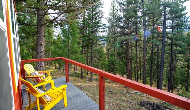 Peaceful The Ranch Hand Cabin at The Hohnstead Glamping near Missoula, Montana