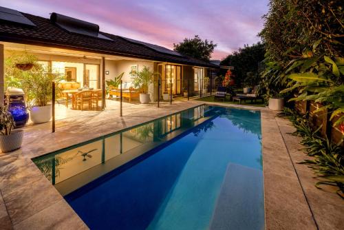 Peaceful Tropical Oasis Central Coolum Beach Dog friendly