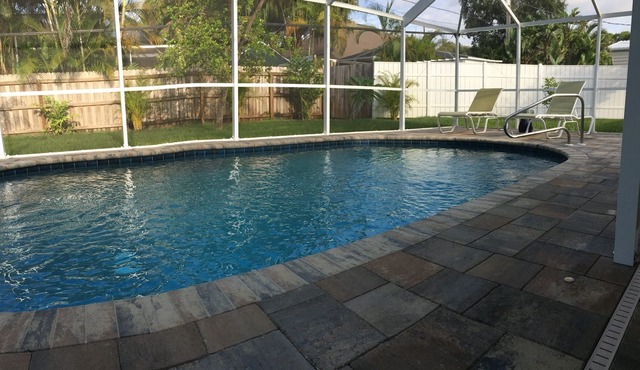 Peaceful Venice Pool Home convenient to several Beaches