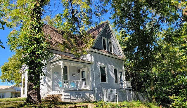 Peaceful Victorian on the Harbor: Drake Harbor & Downtown Warsaw Just Steps Away
