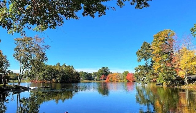 Peaceful WATERFRONT Cottage Near Mystic and Casinos