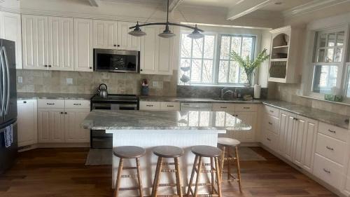 Peaceful Waterfront Retreat with Fire Pit & Nature-Filled Surroundings in McCall, Idaho
