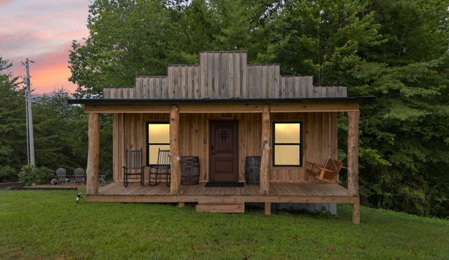 Peaceful Western Style Cabin near Muir Valley!