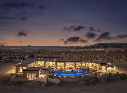 Peak by Fieldtrip - 8 BR Modern Oasis - 2 Pools