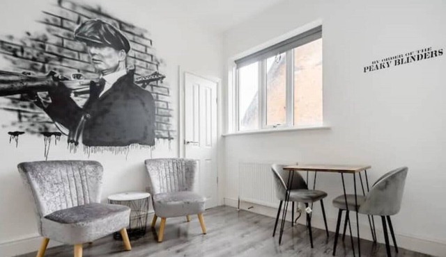 Peaky Blinders Apartment nr Birmingham City Centre