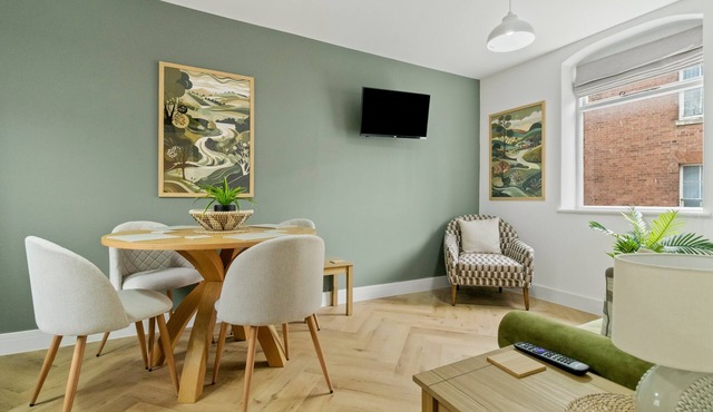 Pear Tree - BRAND NEW Stylish City Centre Apartment - Sleeps 4