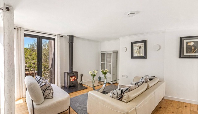 Pear Tree Cottage - pet friendly