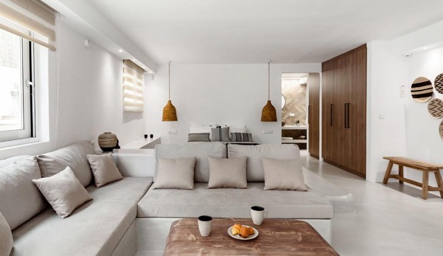 Pebble, an Idyllic Seaside Suite