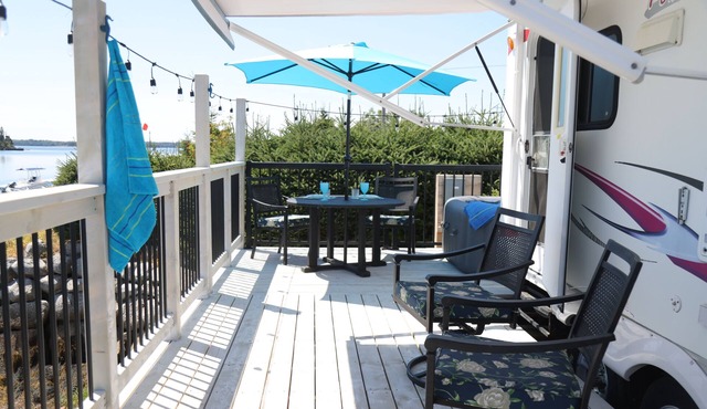 Pebble Oceanside RV Retreat – Waterfront Hot Tub & Deck