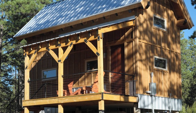 Peek at the Peaks ~ private cabin with stunning mountain views & Starlink WiFi