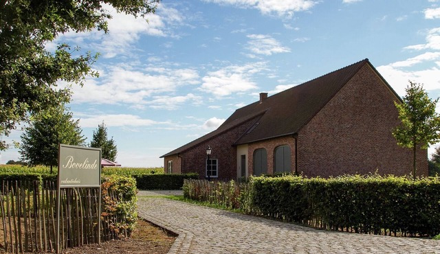 Peer Villa with Garden