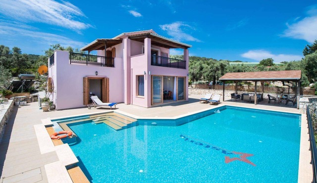 Pegasus - Three Bedroom Villa, Sleeps 6