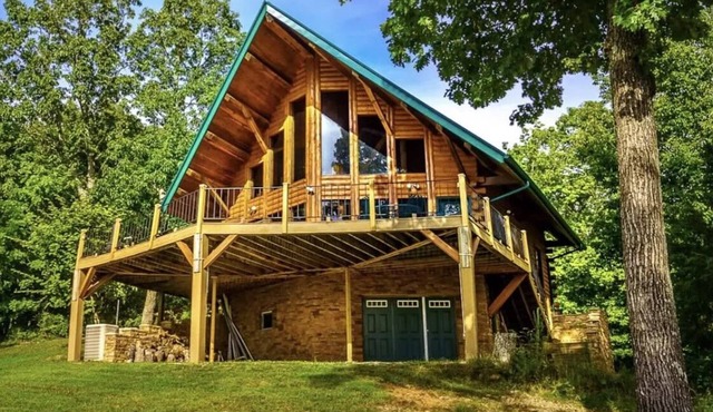 Pelham Pointe Mountaintop Cabin - Incredible Panoramic Bluff View!