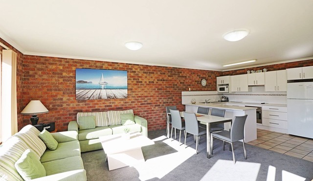 Pelican Waters Unit 2, ground level accommodation
