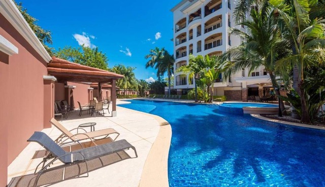 Peninsula 46 - Upscale 2bdr with Jacuzzi - Beach - Fast wifi - Gym