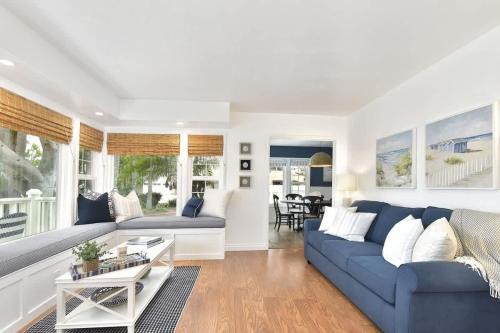 Peninsula Point Gem- Updated Beachy Cottage home