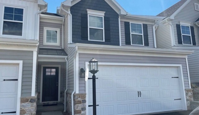 PENN STATE HOUSE-New construction, 3-BR townhome, 4 miles from Beaver Stadium.