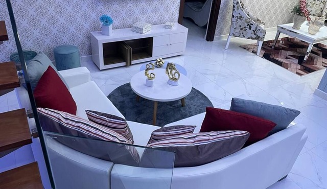 Penthouse 3 bed 4 bath spacious luxurious