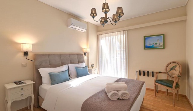 Penthouse Apartment & Studio near Glyfada - free Parking