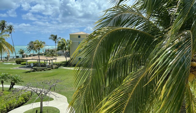 Penthouse con Vista al Mar en Aquatika – Frente a la Piscina