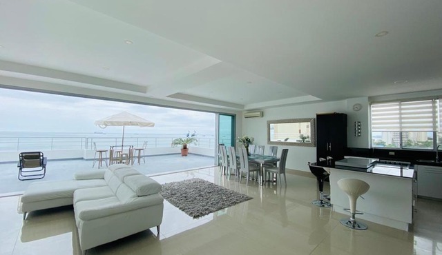 Penthouse, espectacular vista panorámica al mar
