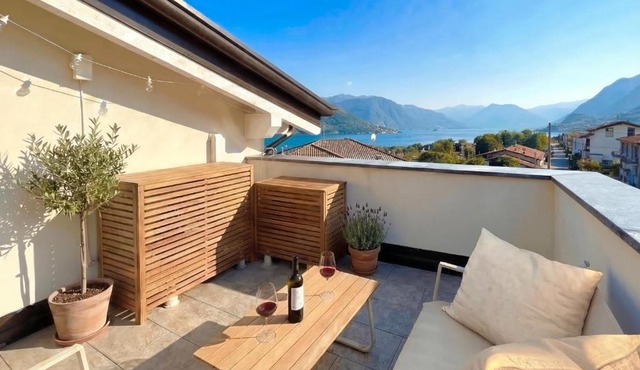PENTHOUSE ISEO LAKE VIEW - Free Wi-Fi and Private Parking Included