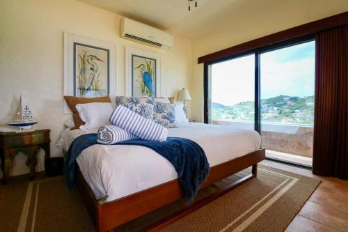 Penthouse luxury with ocean views Resort pools