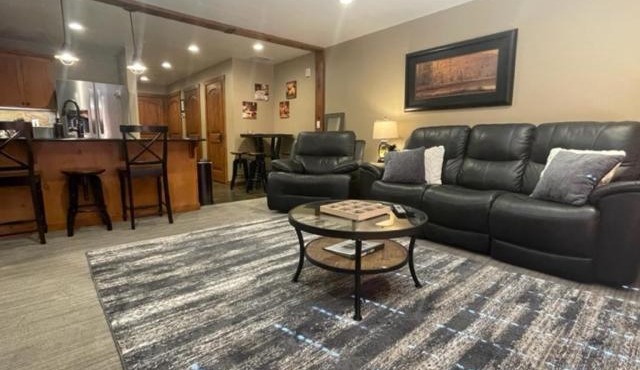 Penthouse Mountain Haven with Community Spa Room