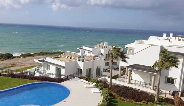Penthouse Poseidon happy families & friends sea + mountain view, BBQ, large roof