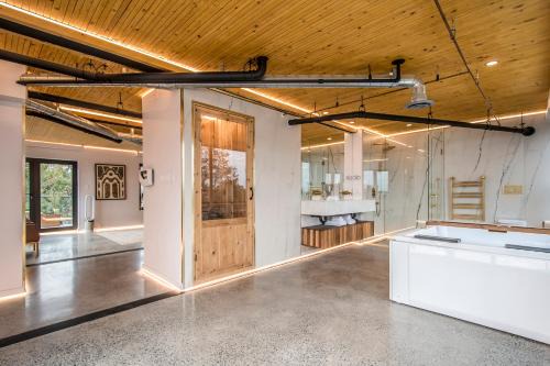 Penthouse - Spa-Inspired Guest Suite, Halifax Rooftop Home