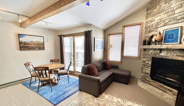 Penthouse Studio Ski In-Out- Easy Access Resort; Sauna Pool Gym Hot Tub Views